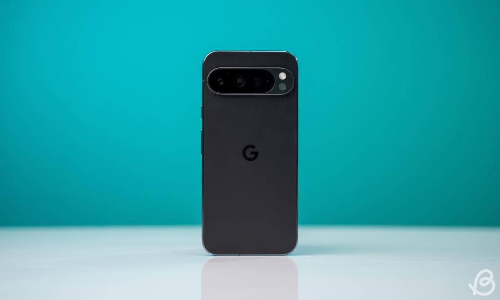 Samsung Galaxy S25 Ultra vs Pixel 9 Pro XL: Bataille de Suprématie Android 6 Show de l'arrière du Google Pixel 9 Pro XL