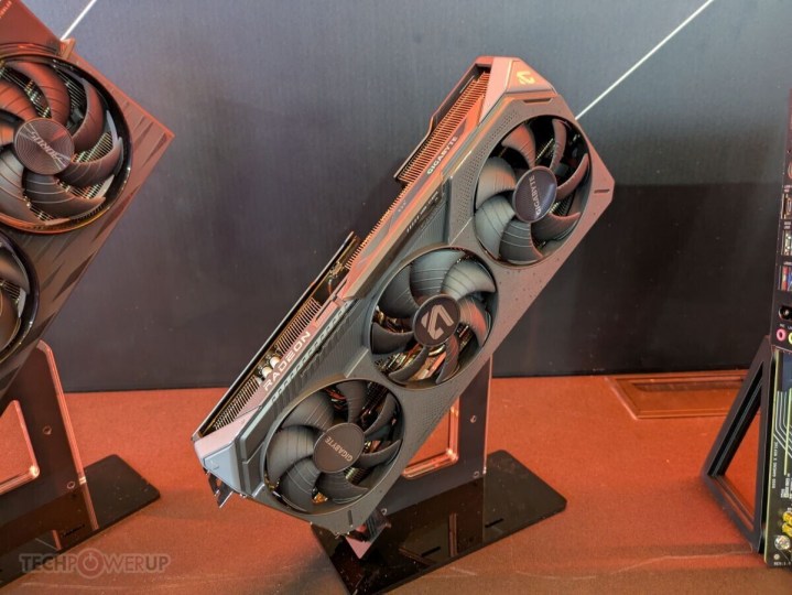 RTX 5080 vs RX 9070 XT: Comparaison des prix, des spécifications et des performances pour début 2025 7 GIGABYTE RX 9070 XT GPU.