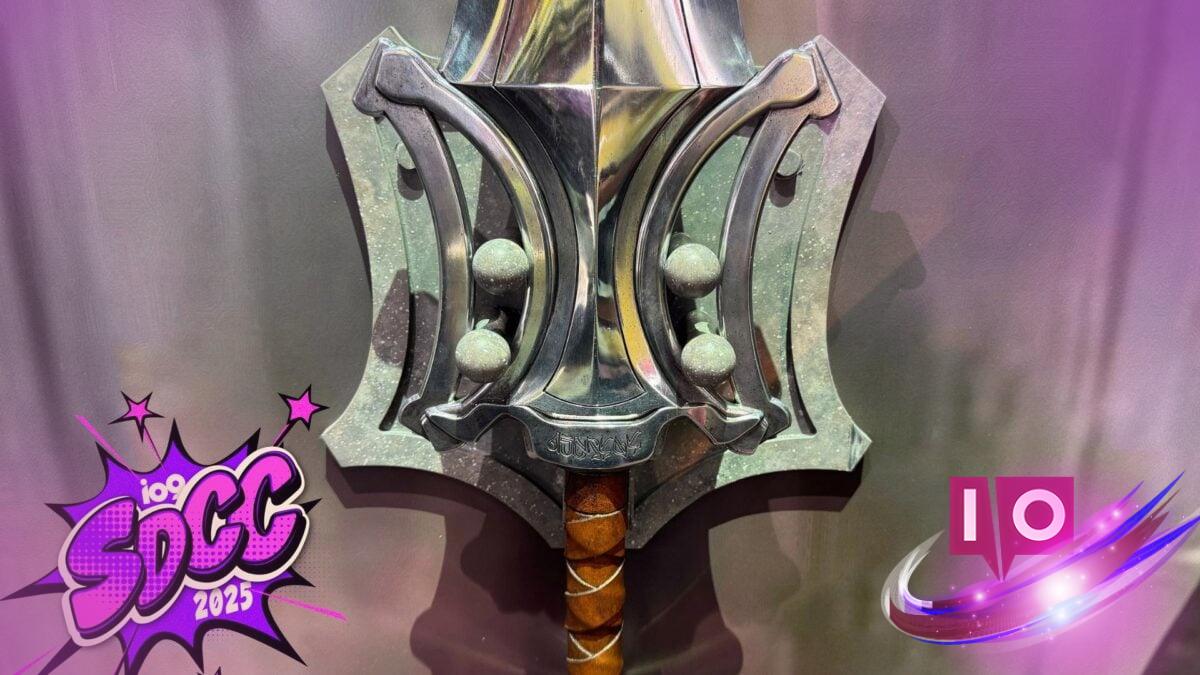 Les armes de He-Man et Skeletor arrivent à San Diego d'Éternia 5 Les armes de He-Man et Skeletor arrivent à San Diego d'Éternia