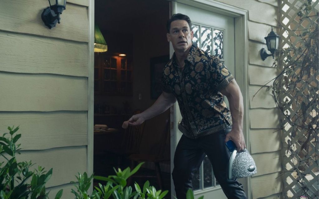 Qui était l'alien tué par le père de Peacemaker dans la saison 2 épisode 4 ? 6 Peacemaker avec le dispositif QUC