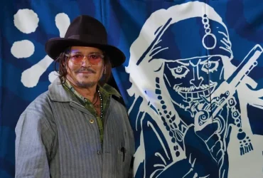 Johnny Depp reçoit un cadeau spécial du créateur de One Piece, Eiichiro Oda 9 Johnny Depp reçoit un cadeau spécial du créateur de One Piece, Eiichiro Oda