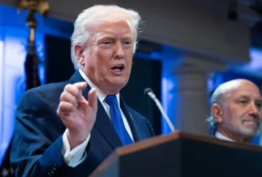 Trump promet un tarif douanier mondial de 10 % sur la technologie après sa défaite devant la SCOTUS 51 Trump promet un tarif douanier mondial de 10 % sur la technologie après sa défaite devant la SCOTUS
