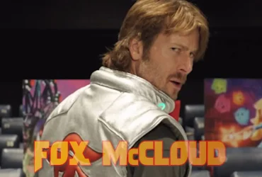 Glen Powell en Fox McCloud dans Super Mario Galaxy – Cosplay Star Fox 5 Glen Powell en Fox McCloud dans Super Mario Galaxy – Cosplay Star Fox