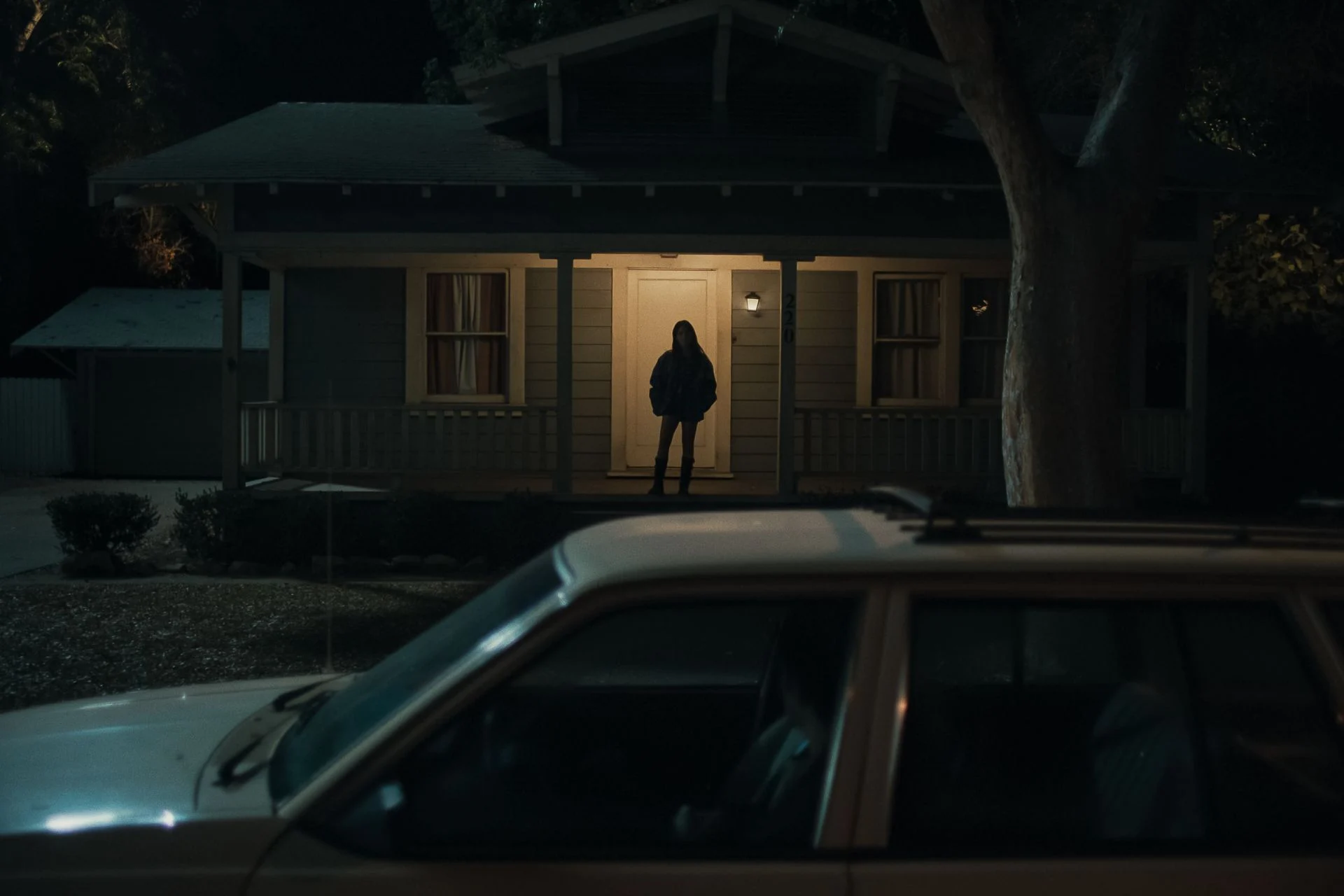 Obsession Michael Johnston Inde Navarrette sur les personnages effrayants 8 Obsession Movie Porch