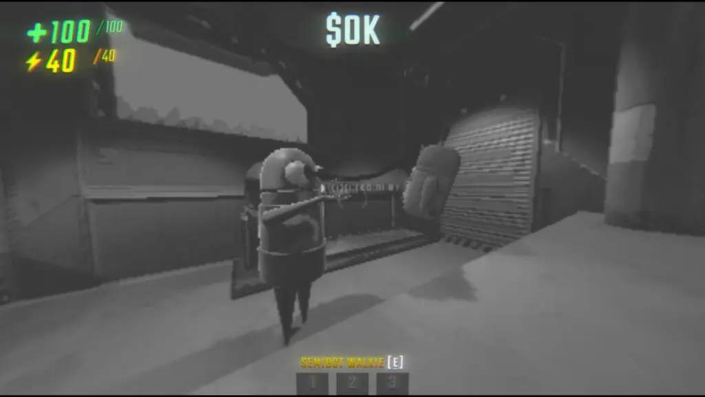 Comment utiliser le talkie-walkie dans R.E.P.O. : Guide rapide 6 Regardant à travers un talkie-walkie un semi-robot qui parle à travers l'autre talkie