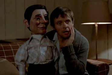 Sam Raimi Refait 'Magic' : L'Horreur de Ventriloque la Plus Terrifiante ? 9 Sam Raimi Refait 'Magic' : L'Horreur de Ventriloque la Plus Terrifiante ?