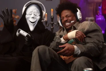 Comment la fin de Scary Movie a failli changer la révélation de Ghostface 10 Comment la fin de Scary Movie a failli changer la révélation de Ghostface