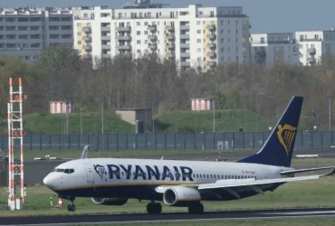 Passager partiellement aspiré hors d'un hublot Ryanair ; sa ceinture l'a sauvé 5 Passager partiellement aspiré hors d'un hublot Ryanair ; sa ceinture l'a sauvé
